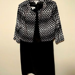 Women’s black sleeveless dress with polka dot jacket